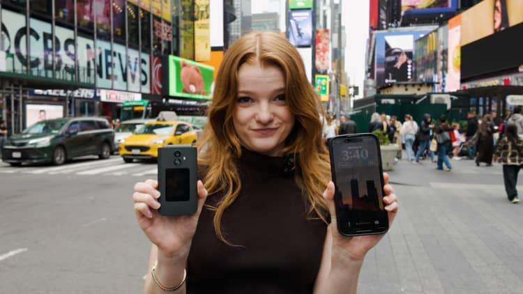 We traded our smartphones for flip phones for 4 days