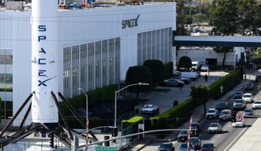 Jim Cramer says SpaceX investors aren't buying earnings — they're buying Elon Musk