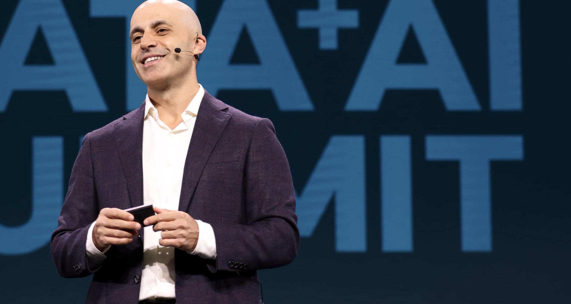 Databricks revenue growth tops 80% to $6.9 billion annualized