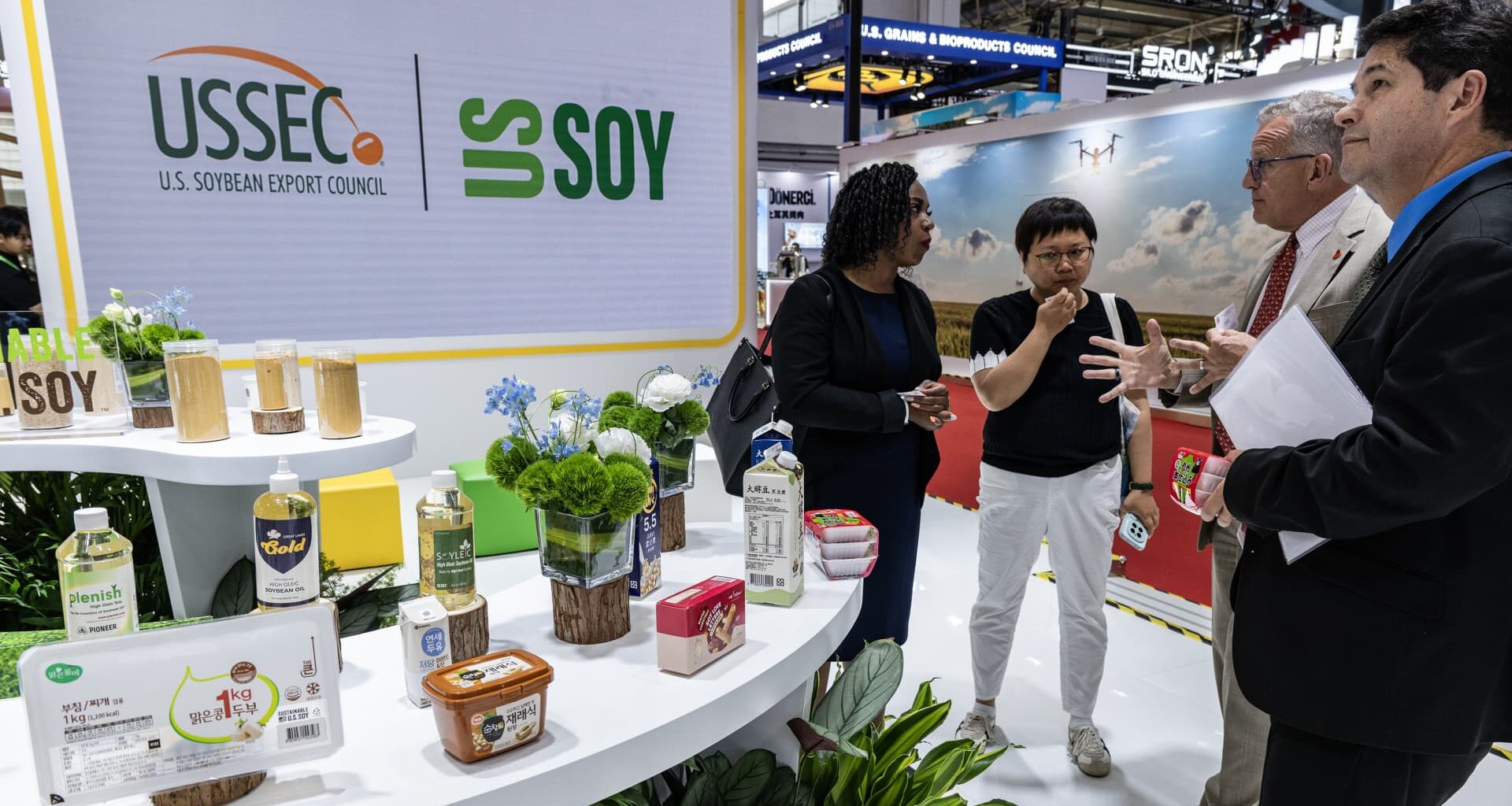 U.S. fights with Brazil for China's giant soybean market