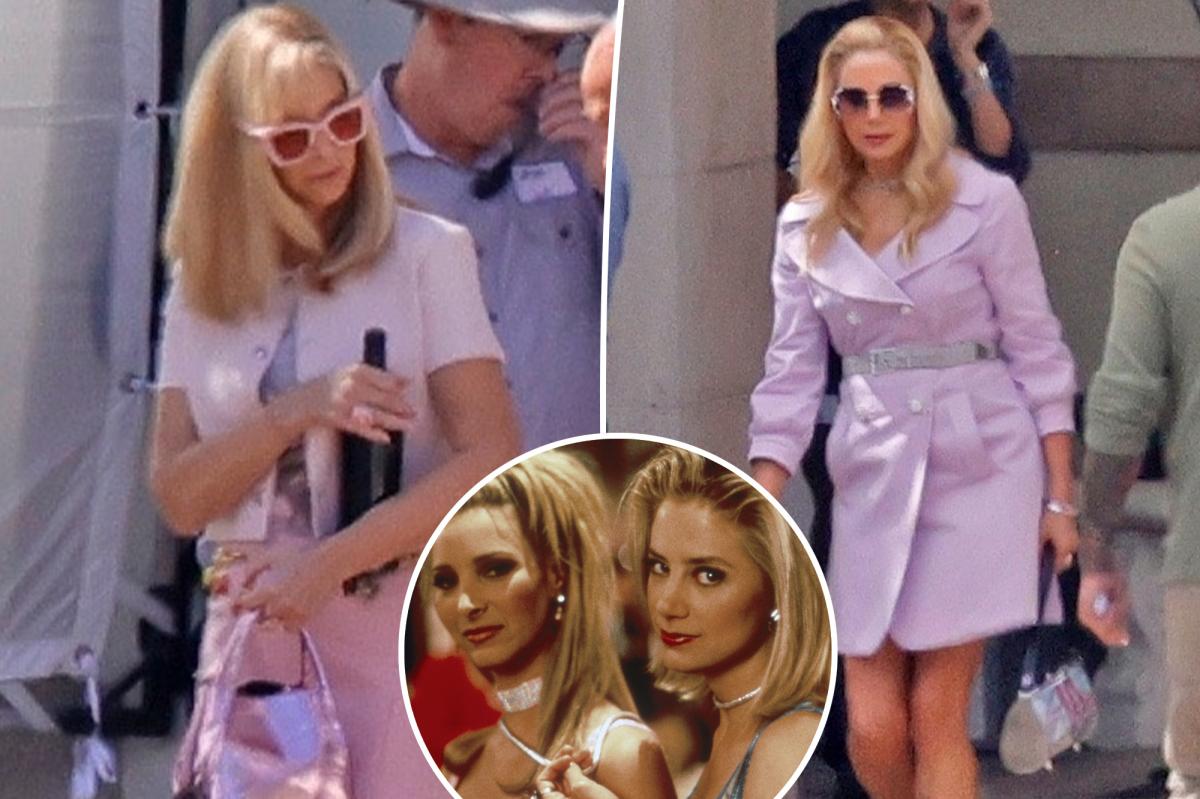 Lisa Kudrow and Mira Sorvino spotted filming 'Romy and Michele' sequel