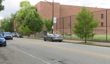 Worker falls from scaffolding into pool at Pittsburgh Obama 6-12