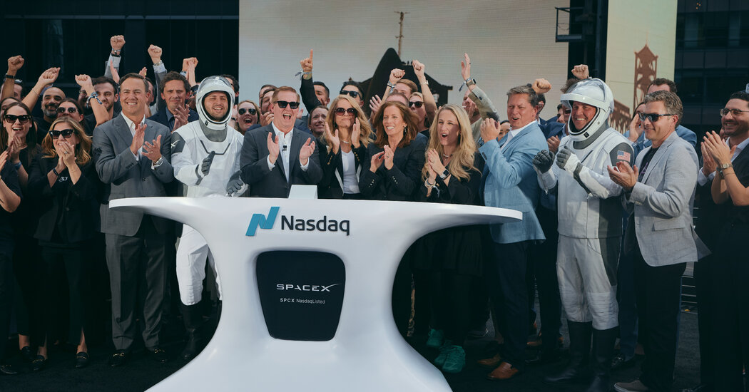 SpaceX’s Stock Rises on First Full Day of Trading