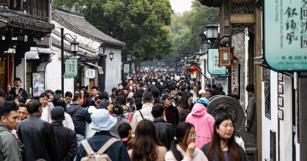 China’s Spending Slowdown Deepens as Households Tighten Their Belts