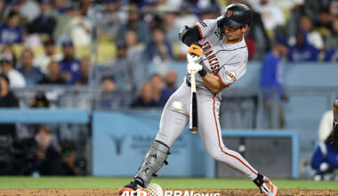[Breaking News] 'Blockbuster' Lee Jung-hoo enters as emergency pinch-hitter in the 8th inning → clutch hit explodes! 'His class is truly amazing' — just one pitch was enough