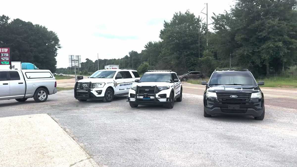 Sheriff: Simpson County standoff ends with 2 dead teen in custody, no second suspect