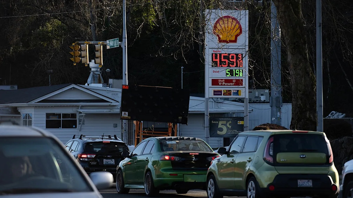 Republicans face ticking midterm clock as Iran fallout keeps pressure on gas prices