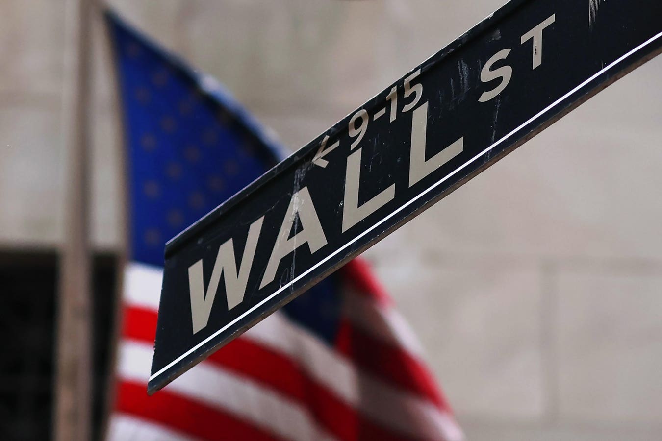 Nasdaq Drops 4% As Major Indexes Tumble During Tech Selloff