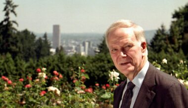 Bob Packwood, longtime Oregon Senator marred by scandal, dies at 93