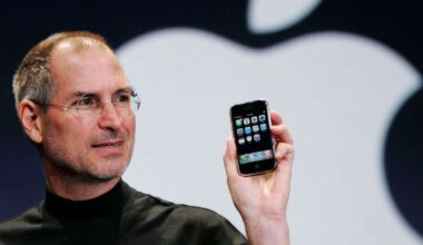 Smartphones arrived just before the US fertility rate plunged. This study says it's a direct cause