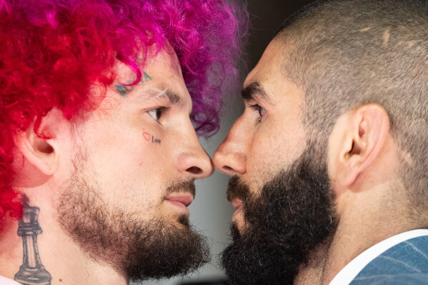 UFC bantamweight fighters Sean O'Malley and Aiemann Zahabi face off during a UFC news conference at the Lincoln Memorial, ahead of Sunday's fight on the South Lawn of the White House, Friday, June 12, 2026, in Washington. (AP Photo/Allison Robbert)
