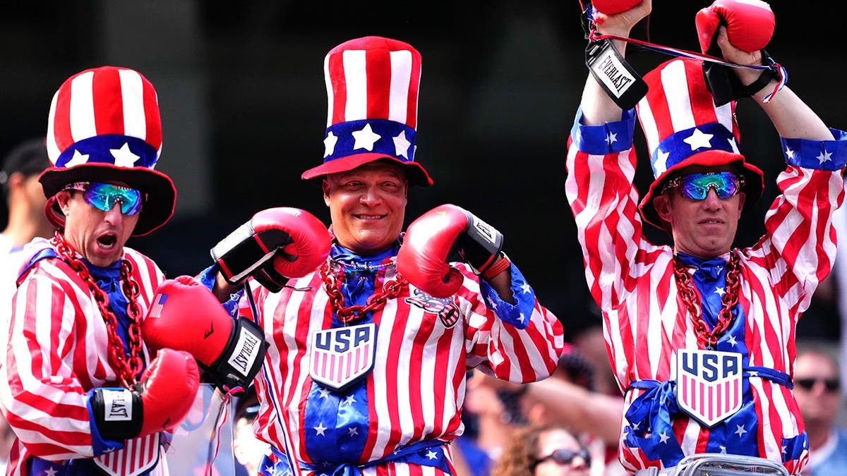 USMNT boxing fans
