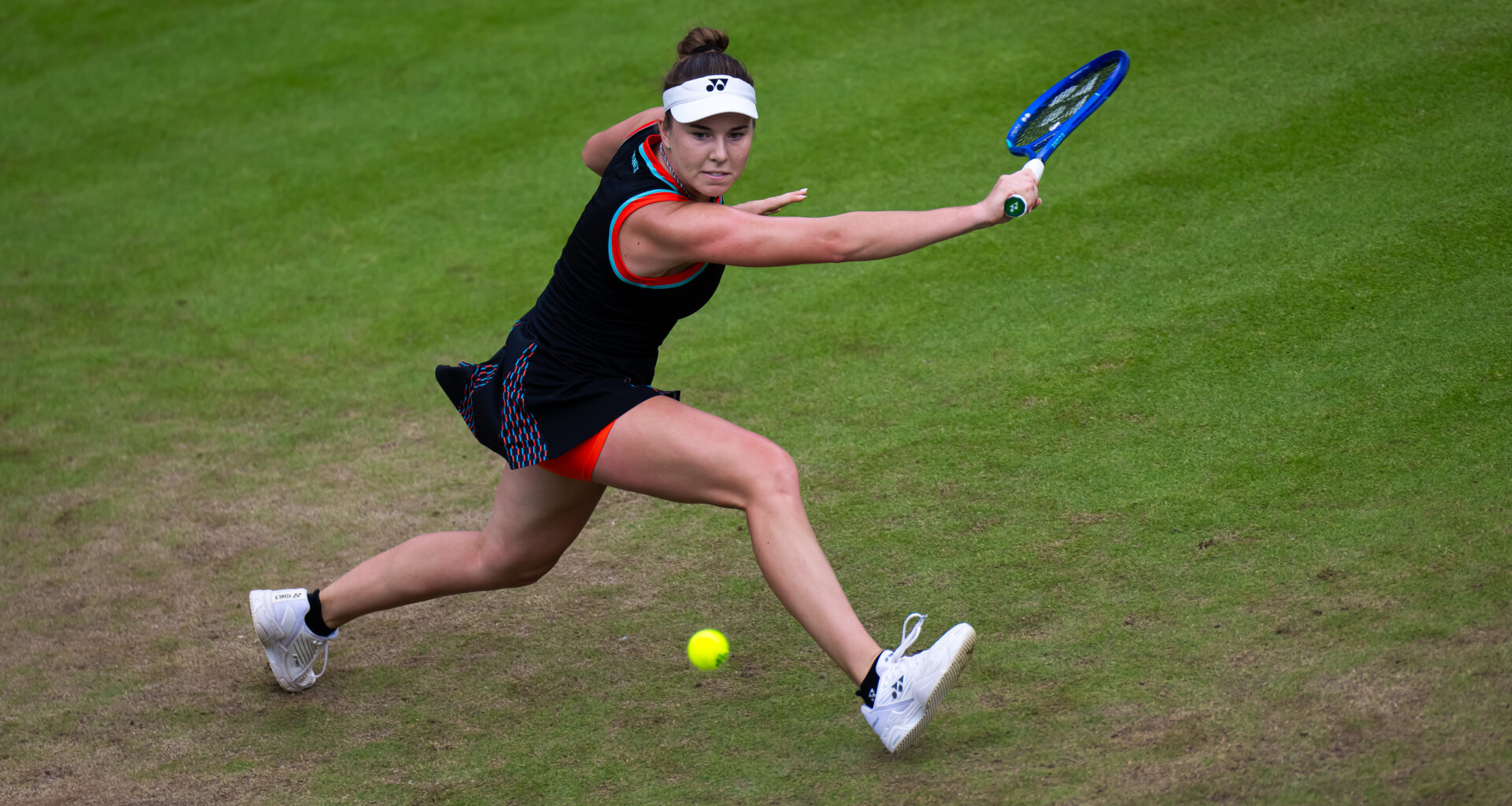 Noskova powers past Parry in Berlin; into fourth quarterfinal of 2026