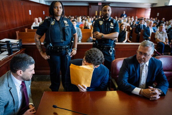 Luigi Mangione, center, appears for a pre-trial hearing at Manhattan Criminal Court in New York, Wednesday, June 17, 2026. (AP Photo/Angelina Katsanis, Pool)