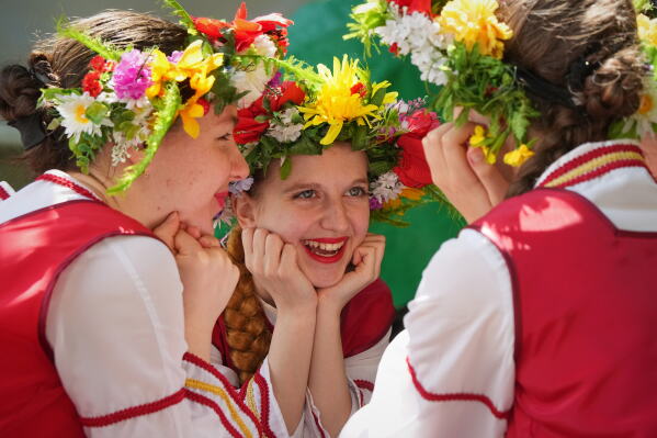 Young actors of a folklore ensemble dance during the celebration of the Day of Russia, in St. Petersburg, Russia, Friday, June 12, 2026. (AP Photo/Dmitri Lovetsky)