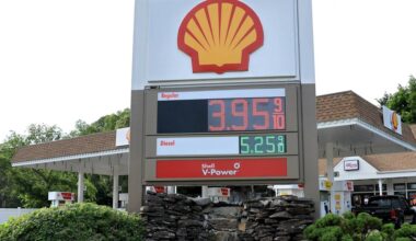 Thanks to Trump's Iran War Disaster, Fossil Fuel Industry to Enjoy $700 Billion Windfall in 2026