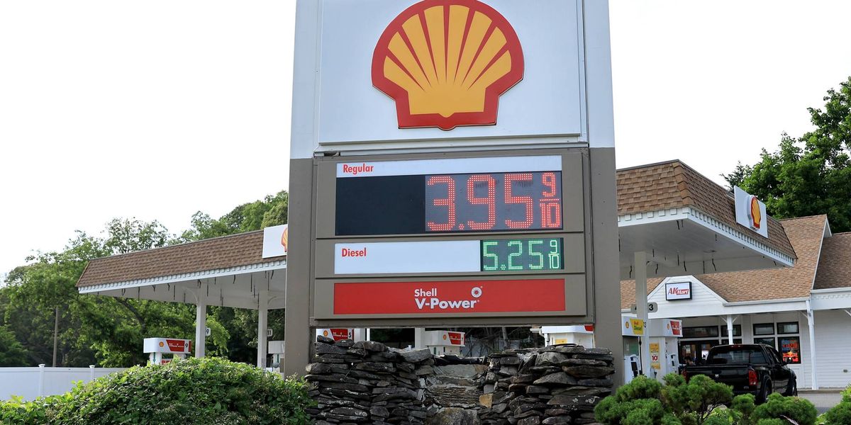 Thanks to Trump's Iran War Disaster, Fossil Fuel Industry to Enjoy $700 Billion Windfall in 2026