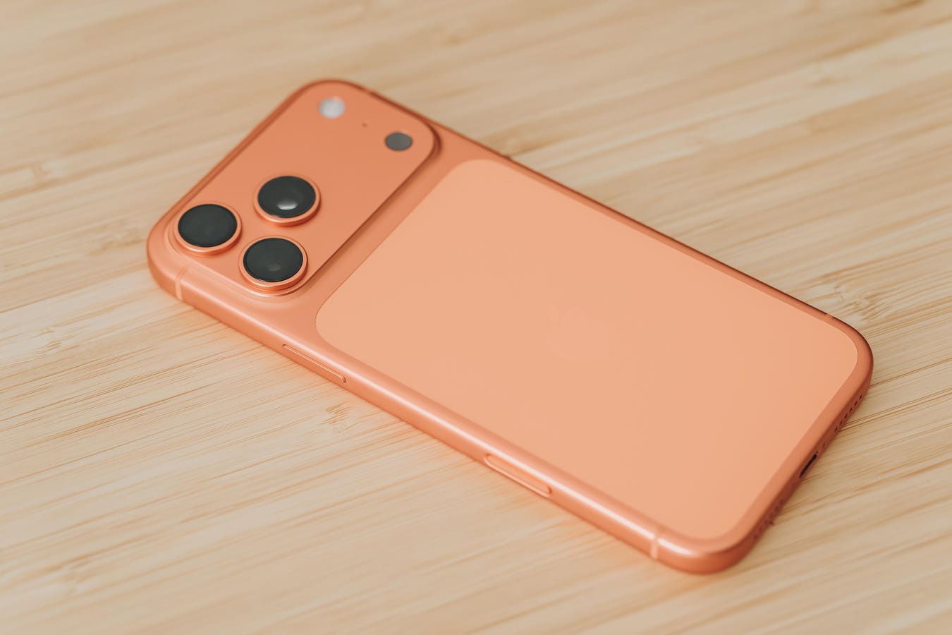 iPhone 18 Pro: Apple’s Price Rise Changes The Game For Google And Samsung