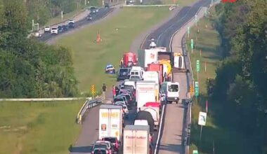 Vehicle crash blocks all lanes on Alligator Alley heading to the Gulf Coast