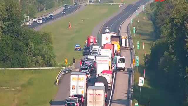 Vehicle crash blocks all lanes on Alligator Alley heading to the Gulf Coast