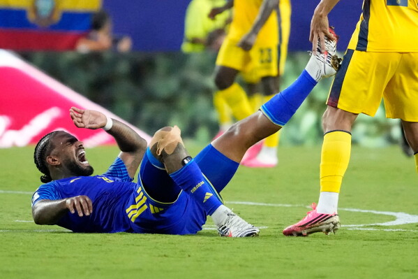 Curaçao's Juergen Locadia grimaces during the World Cup Group E soccer match against Ecuador in Kansas City, Mo., Saturday, June 20, 2026. (AP Photo/Charlie Riedel)