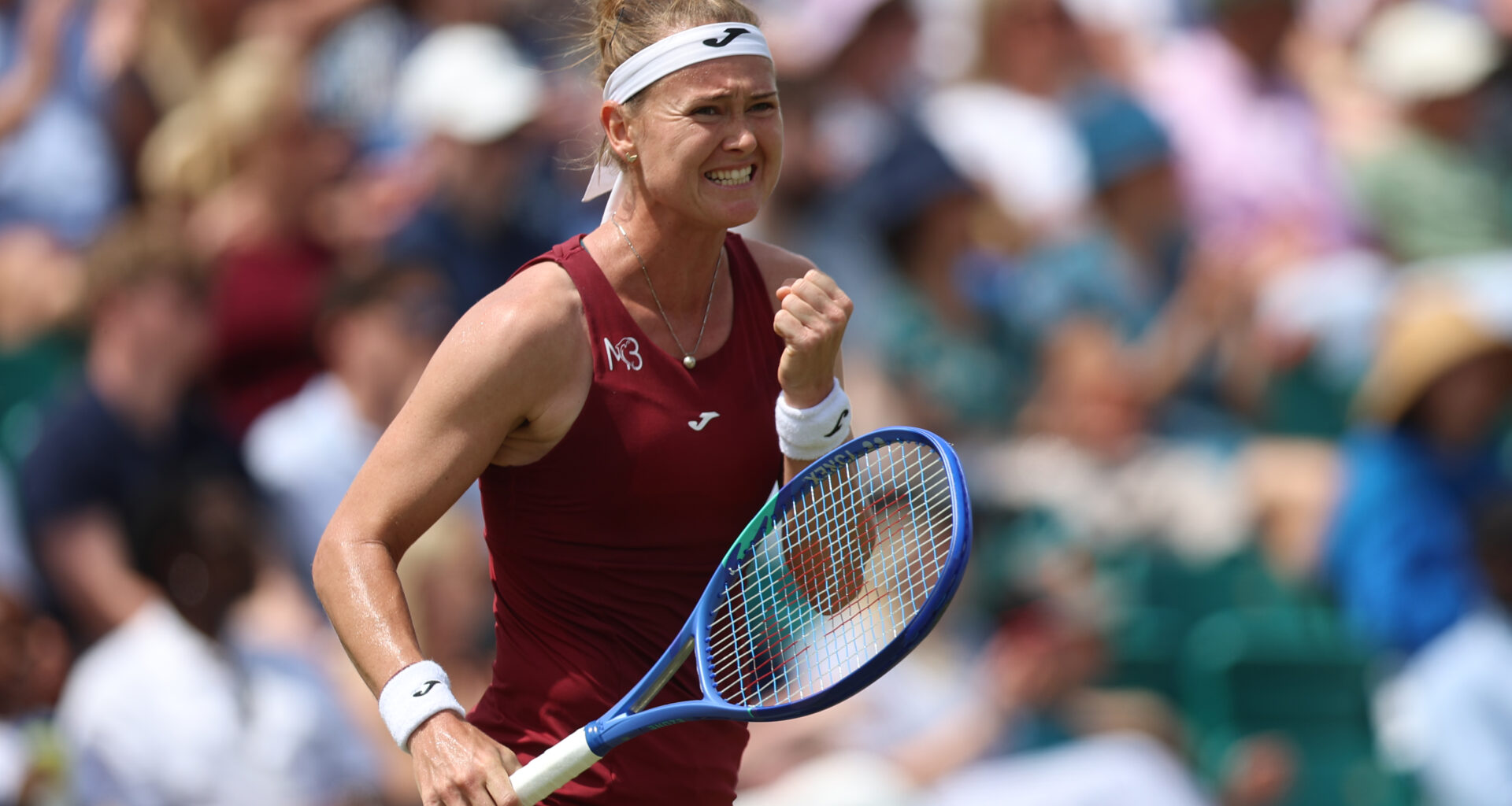 Bouzkova beats Navarro to win Nottingham title