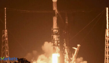 SpaceX falls for third day, erases $600 billion in market value