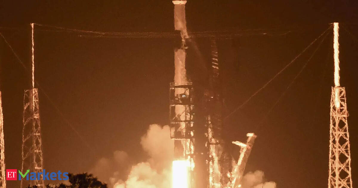 SpaceX falls for third day, erases $600 billion in market value
