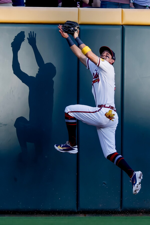 Atlanta Braves center fielder Mauricio Dubon tries to a catch a home run hit by San Francisco Giants' Bryce Eldridge during the second inning of a baseball game, Wednesday, June 17, 2026, in Atlanta. (AP Photo/Erik S. Lesser)