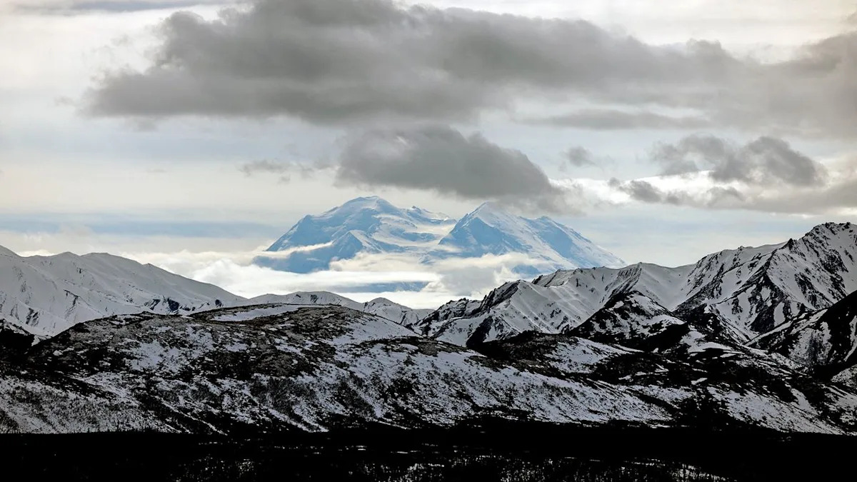 Scientists find thousands of earthquakes in a perfectly straight line in Alaska, revealing a hidden 'micro...