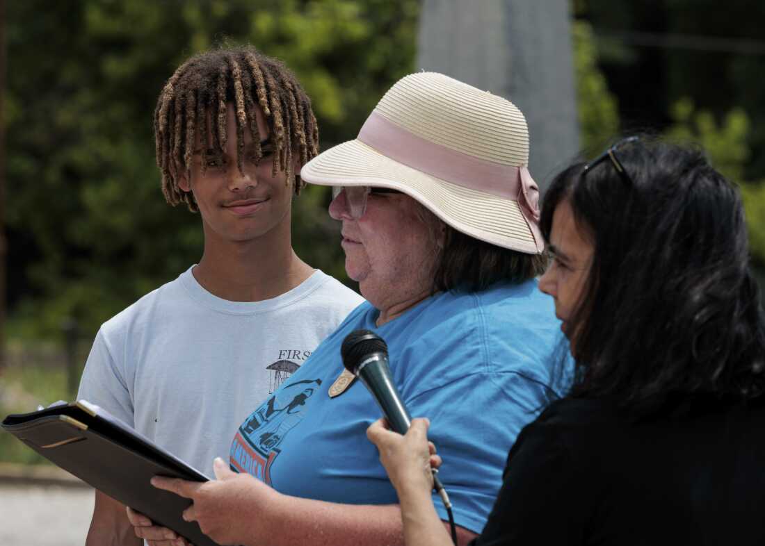 Former Park Ranger Elizabeth Kerwin, 58, speaks at the America 433 pop up event at Harpers Ferry National Historical Park alongside her son Daniel Nisbett, 13 on June 19.