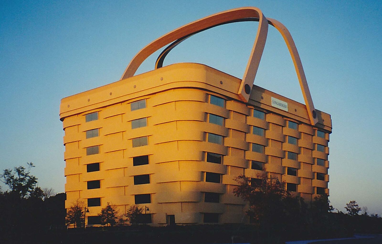 Ohio’s Basket Building Lists for $8.5M—and Everything Else You Need to Know About This Week - Dwell