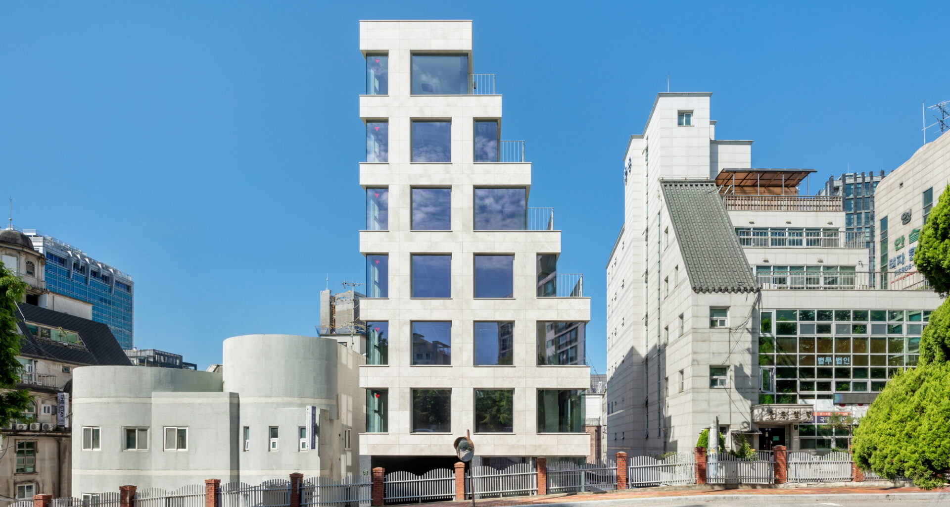 YP Building / Simplex Architecture