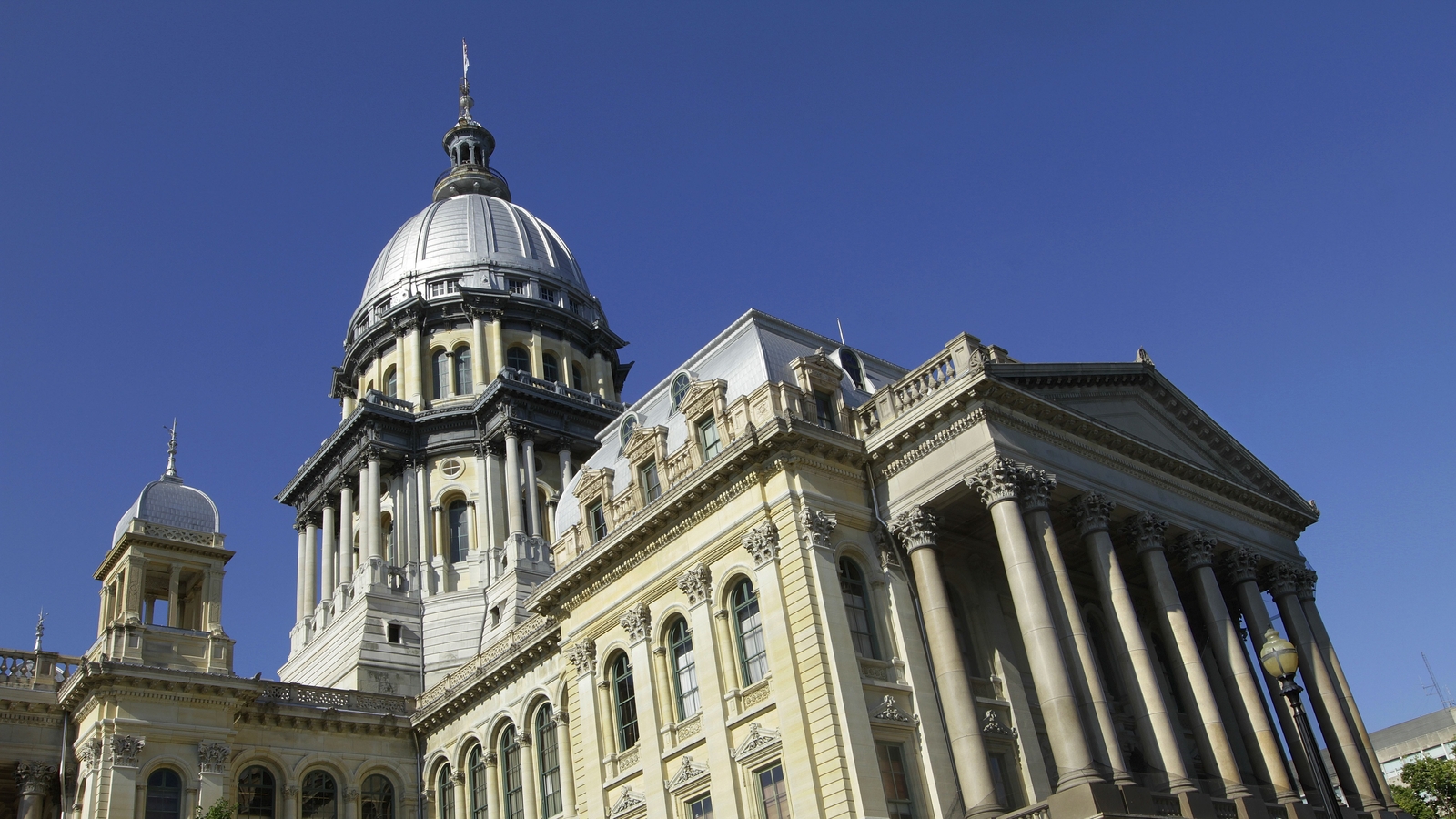 Illinois lawmakers pass $59B budget with new taxes on social media companies, crypto, fantasy sports