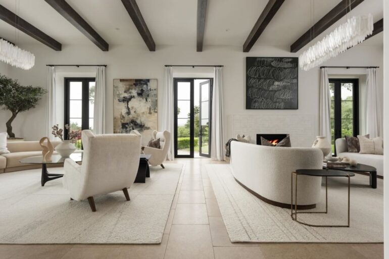 Ennisbrook Château Given a Contemporary Makeover