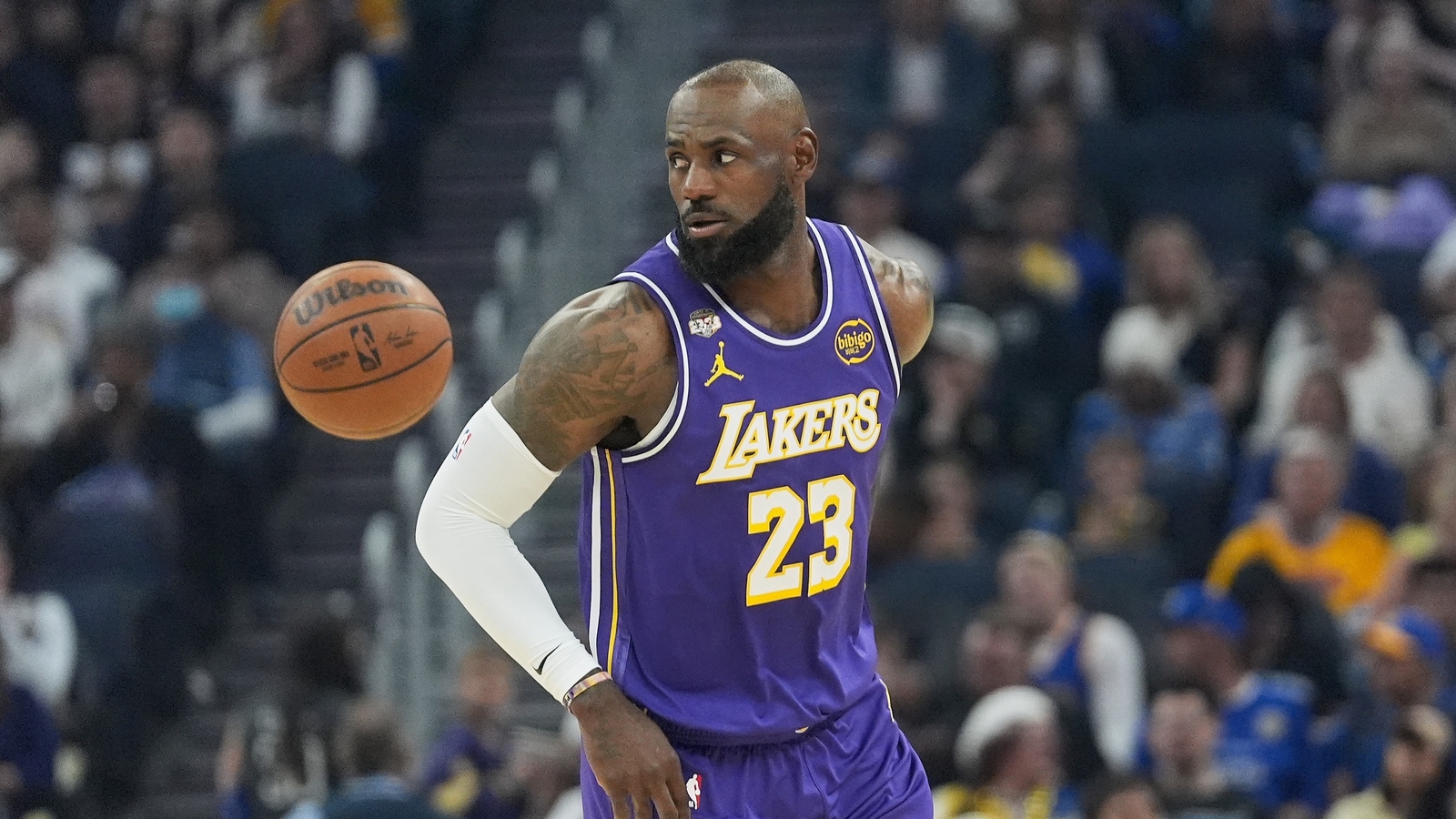 LeBron James in active negotiations with Los Angeles Lakers on new deal