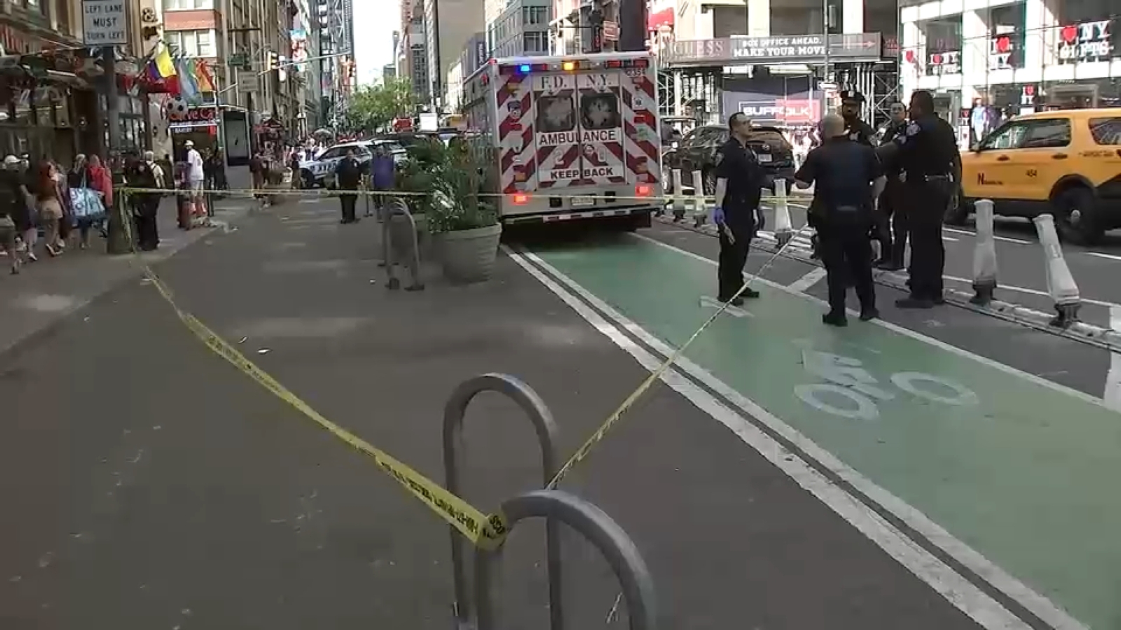 Times Square shots fired: Large fight leads to slashing, shooting; teenager in police custody