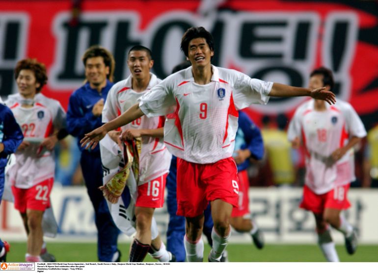 Football - 2002 FIFA World Cup Korea/Japan(tm) , 2nd Round , South Korea v Italy , Daejeon World Cup Stadium , Daejeon , Korea , 18/6/02 