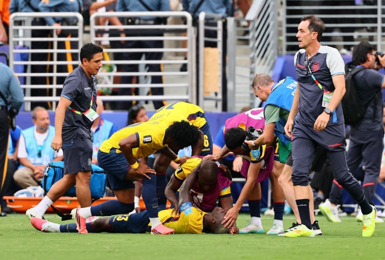 Soccer Football - FIFA World Cup 2026 - Group E - Ecuador v Germany - New York/New Jersey Stadium, East Rutherford, New Jersey, U.S. - June 25, 2026 Ecuador players celebrate after the match IMAGN IMAGES via Reuters/Caean Couto