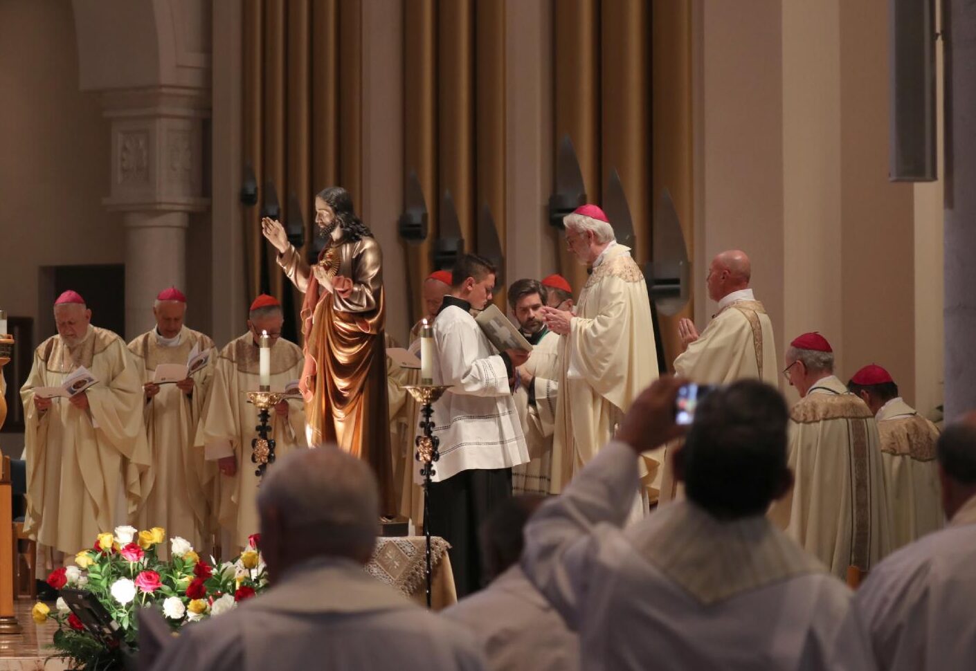 Bishops consecrate United States to Sacred Heart of Jesus
