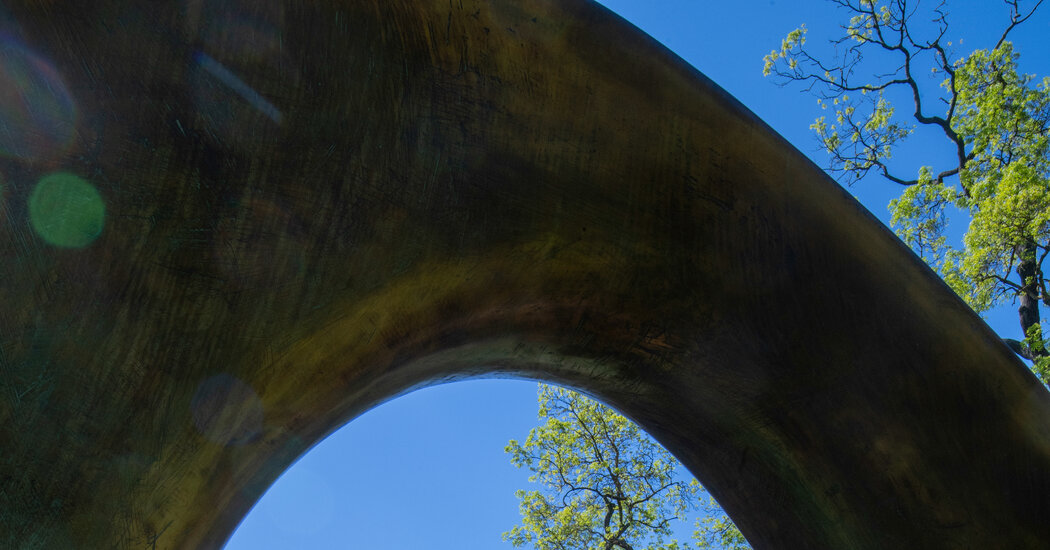 Outdoor Sculpture Shows Feature Henry Moore, Lynn Chadwick in England This Summer