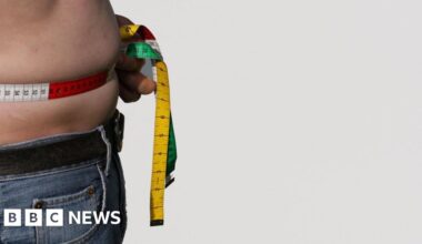 Weight-loss jabs: Northampton raid finds first illegal 'own brand' - BBC