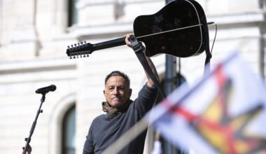 Bruce Springsteen Apologizes to Bono, Sings With Patti Smith