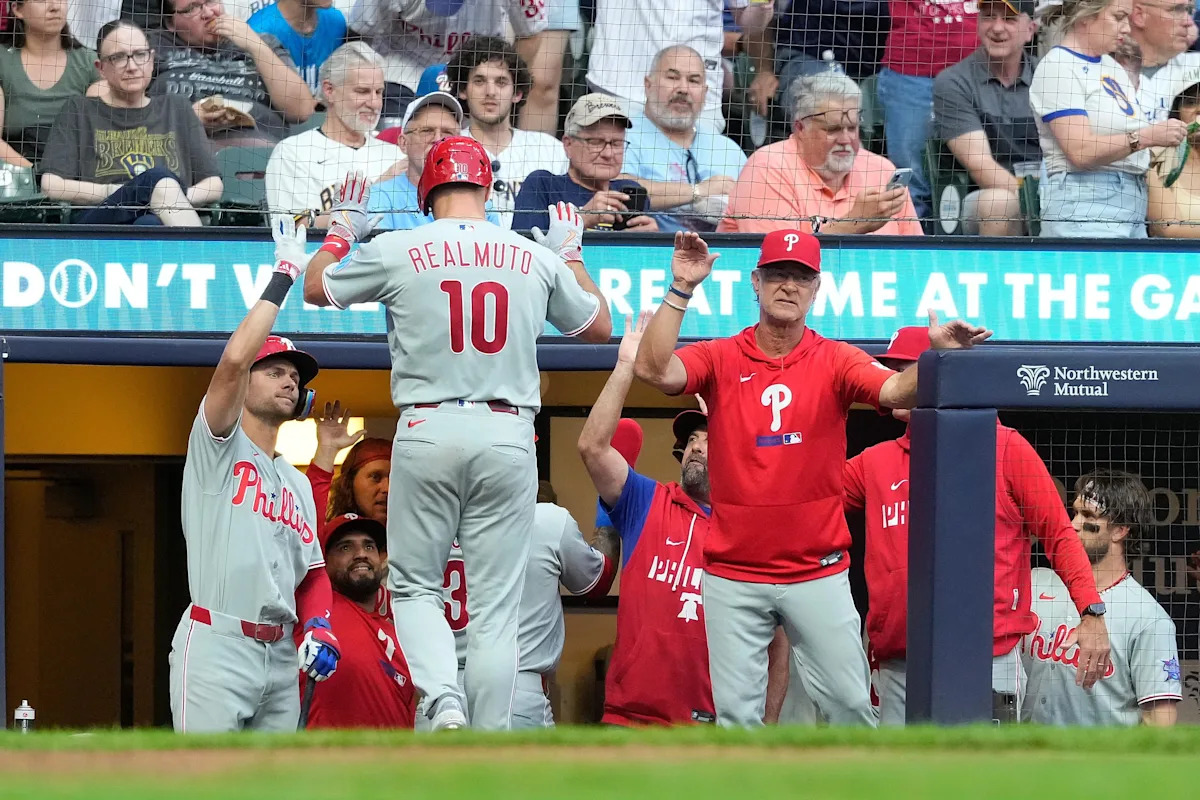 Balancing act: Phillies 9, Brewers 8
