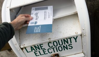 Supreme Court allows states to count mail-in ballots that arrive late, rejecting RNC challenge