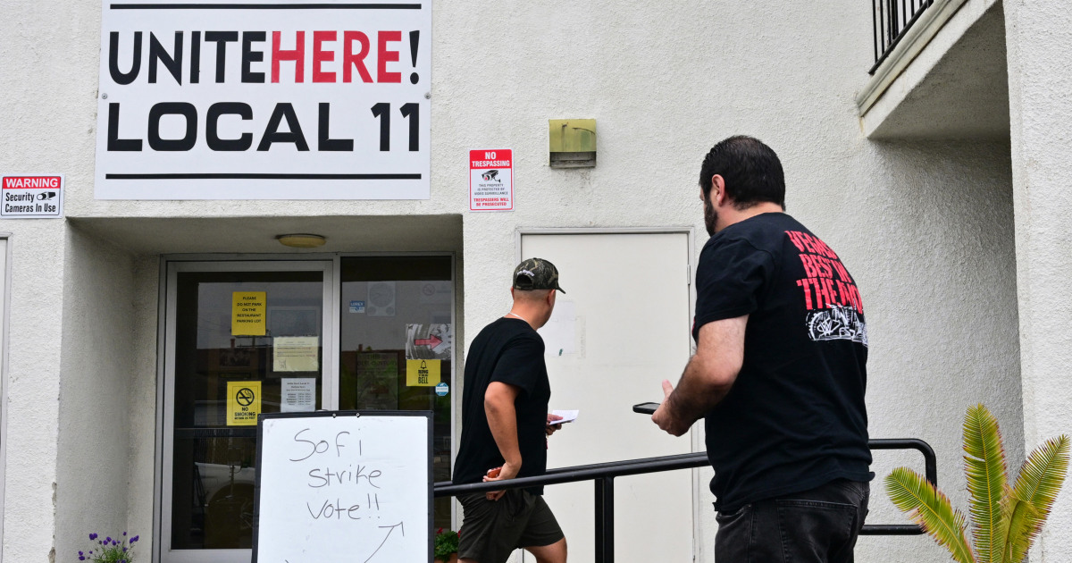 Workers at Los Angeles stadium hosting World Cup matches reach tentative agreement after authorizing strike