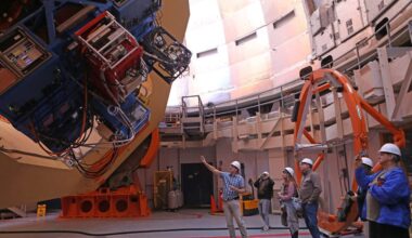 Free Maunakea observatory tour for Hawaiʻi residents shows up-close work of astronomers, scientists : Big Island Now