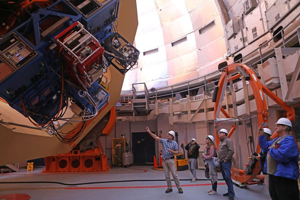 Free Maunakea observatory tour for Hawaiʻi residents shows up-close work of astronomers, scientists : Big Island Now