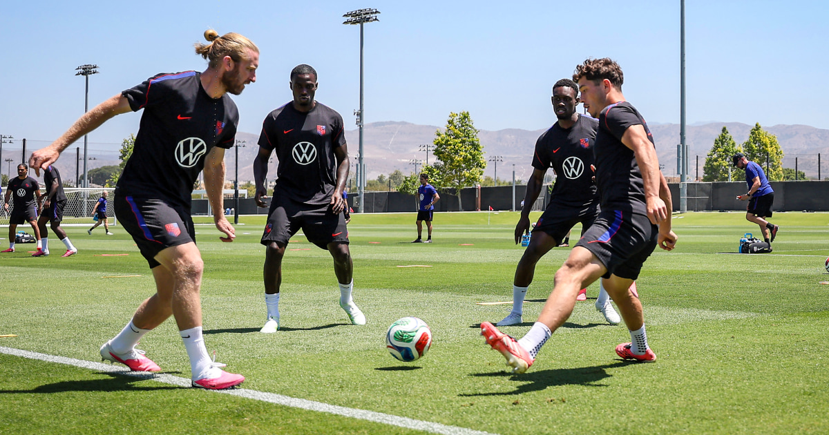 As World Cup opener nears, U.S. men know they’ll play under a spotlight