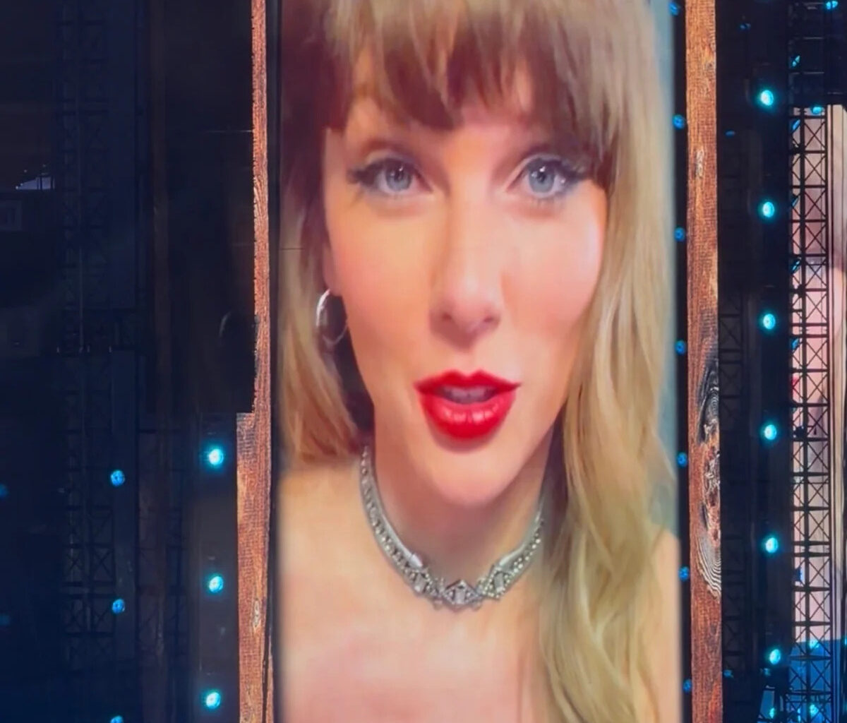 Crowd boos, cheers Taylor Swift's message at Alan Jackson's final show in Nashville